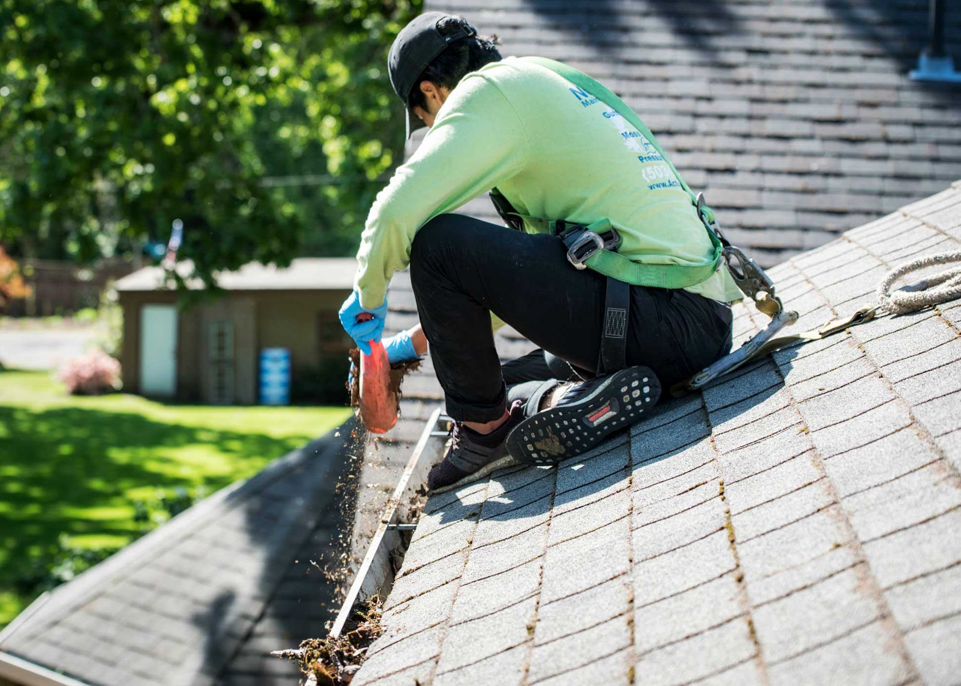 How to Avoid Cleaning the Gutter Wrongly?