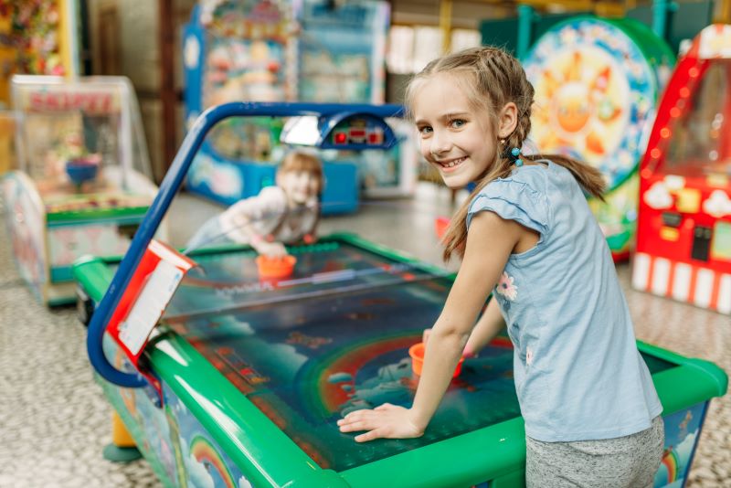 Why do many people prefer to have arcade centers and family entertainment for birthday parties?