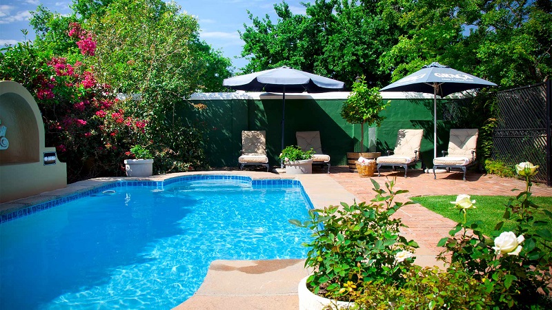 The Role of Technology in Modern Pool Design